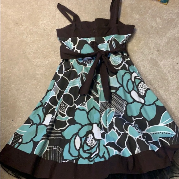 Dress - Picture 3 of 3